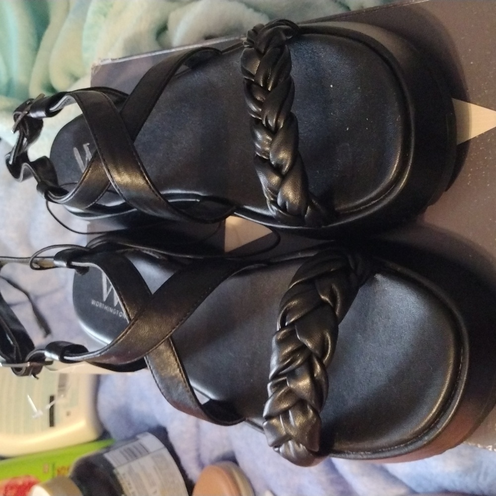 NWT  Worthington Womens Lulu Strap Sandals BLACK SIZE 9
